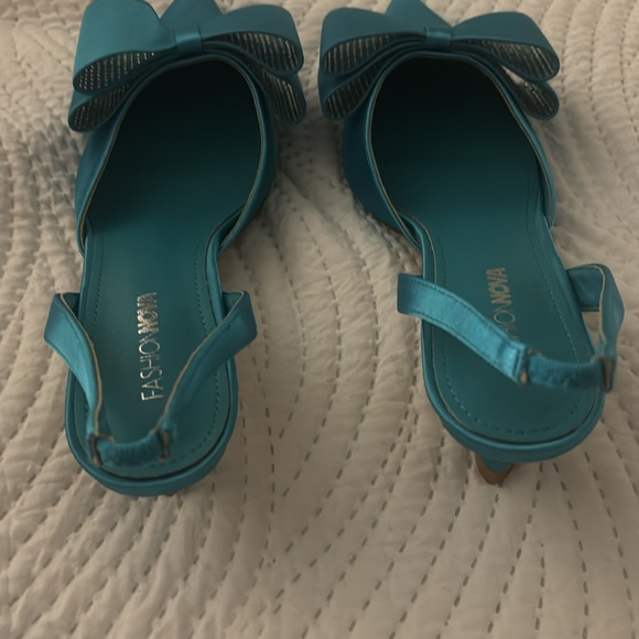 Women dress shoes kitten heels - Picture 3 of 4